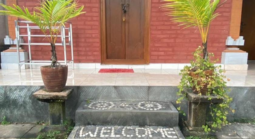 Barclona Guesthouses Lovina photo