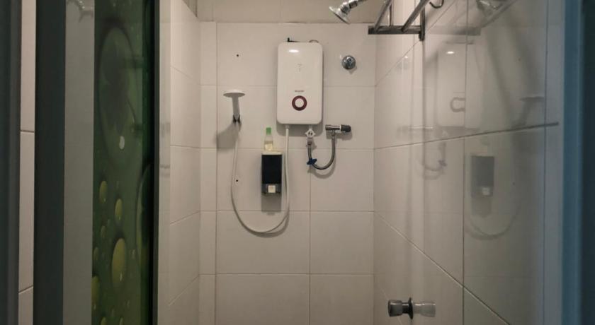 Image of Standard Twin Room with Shared Bathroom 15