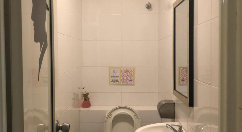 Image of Standard Twin Room with Shared Bathroom 16