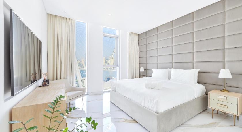 Lavish & Equipped oceanfront 2 BR facing Ain Dubai photo