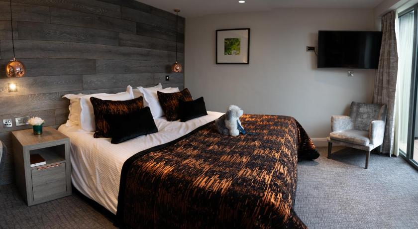 Image of Winander Club Lime Lake View Room 4