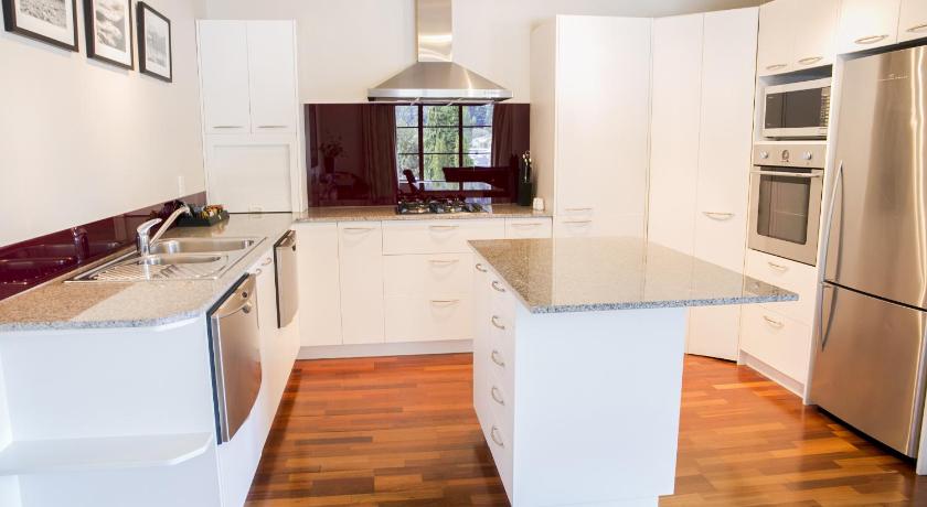 Image of Three-Bedroom Apartment with Courtyard 12