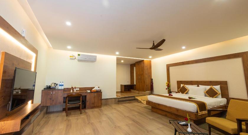 Image of Junior Suite with Garden View 6
