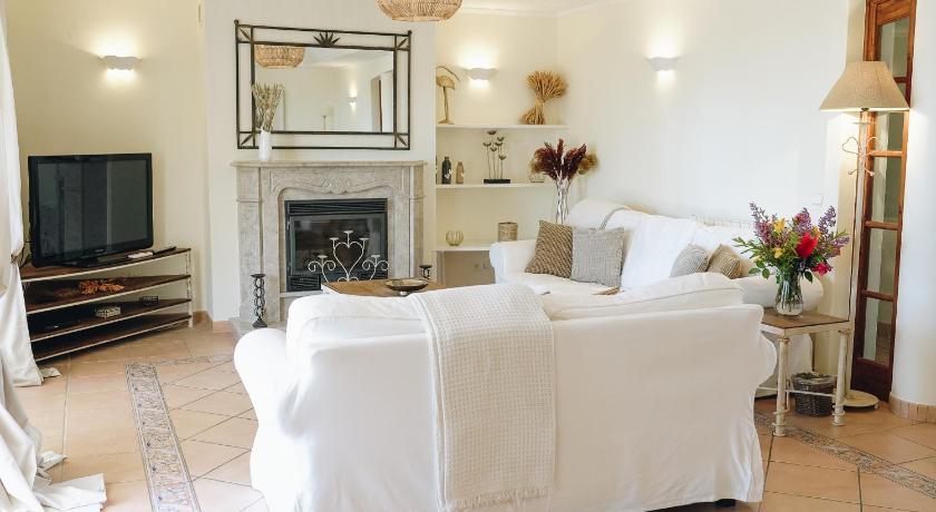 รูปของวิลลาแบบสี่ห้องนอนพร้อมสระว่ายน้ำส่วนตัว (Four-Bedroom Villa with Private Pool) 0