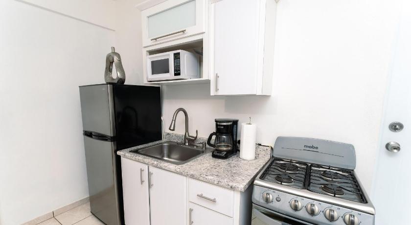 Studio with pool table just 15 minutes from the beach photo