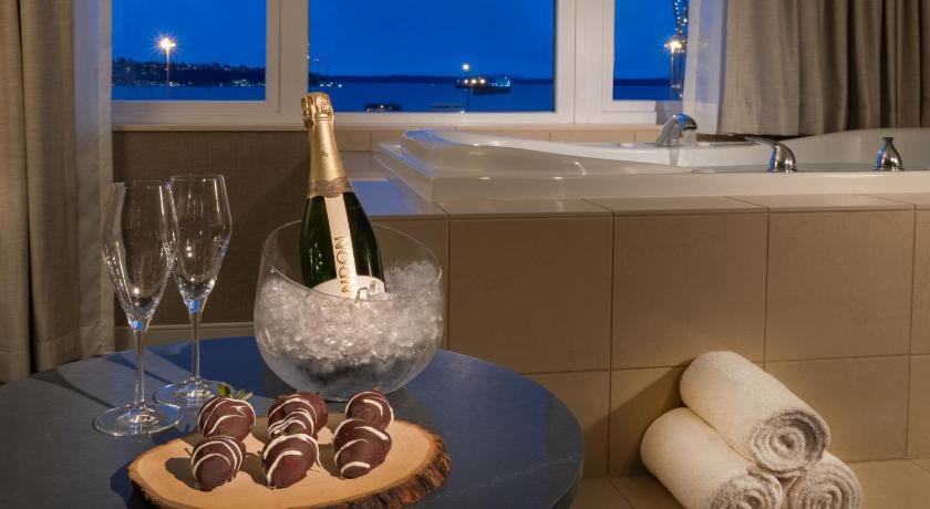 Image of King Room with Whirlpool 3