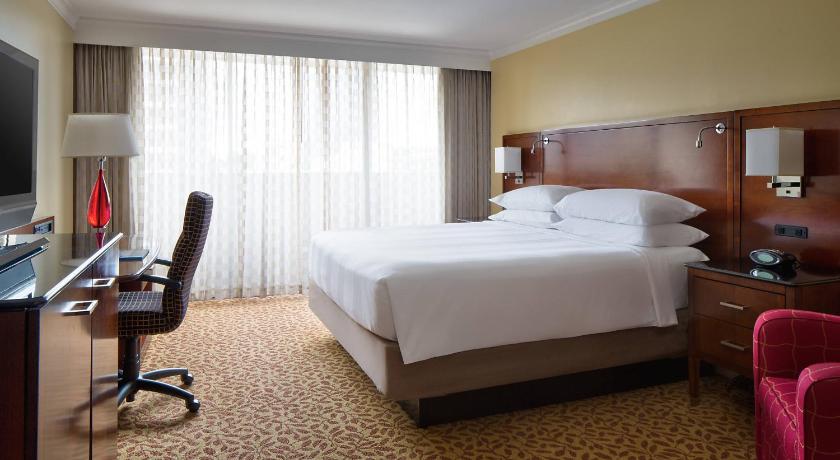 Image of 1 King Bed, Mobility Accessible Room, Roll-In Shower, Non-Smoking 0