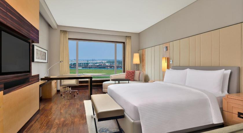 Guest Room, Twin