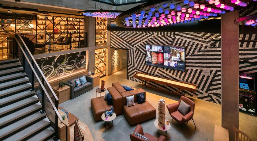 Moxy San Diego Downtown/Gaslamp Quarter photo