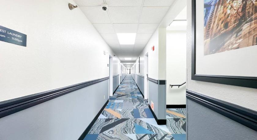 Blaine Town Inn & Suites photo