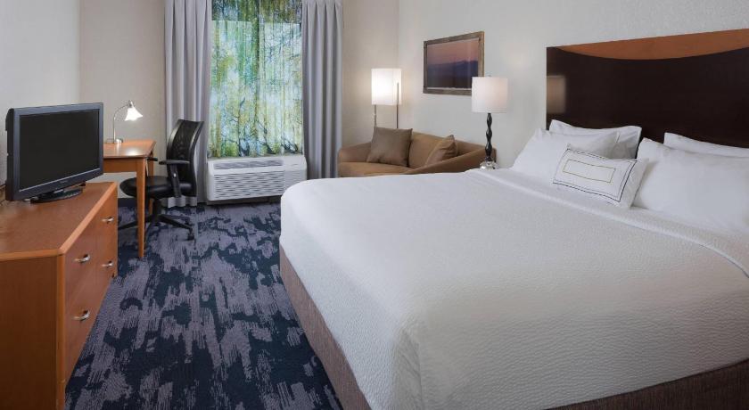 Fairfield Inn & Suites by Marriott Orlando Lake Buena Vista photo