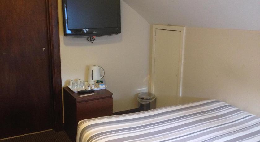 Image of Basic Double Room with External Bathroom 12