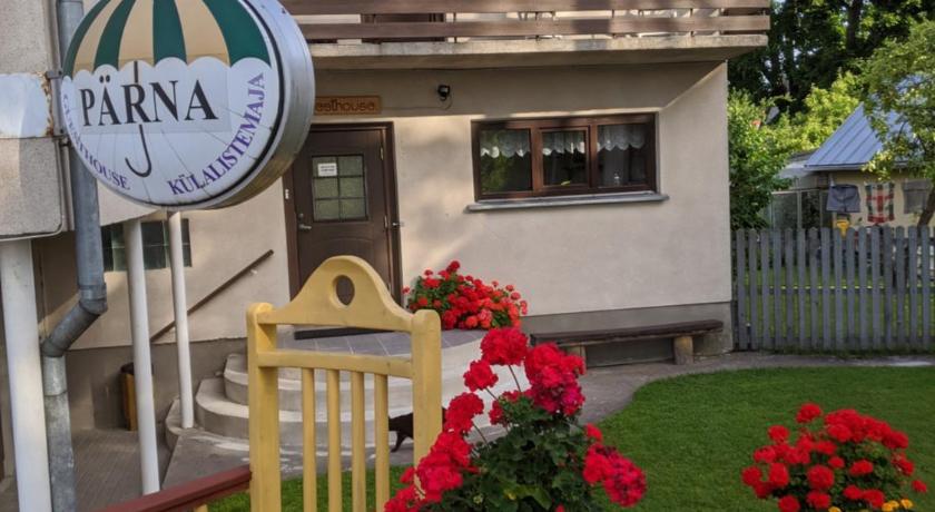 Parna Guesthouse &amp; Apartments — Hotel in Kuressaare