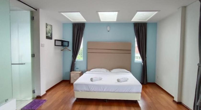 Image of King Room with Balcony 4