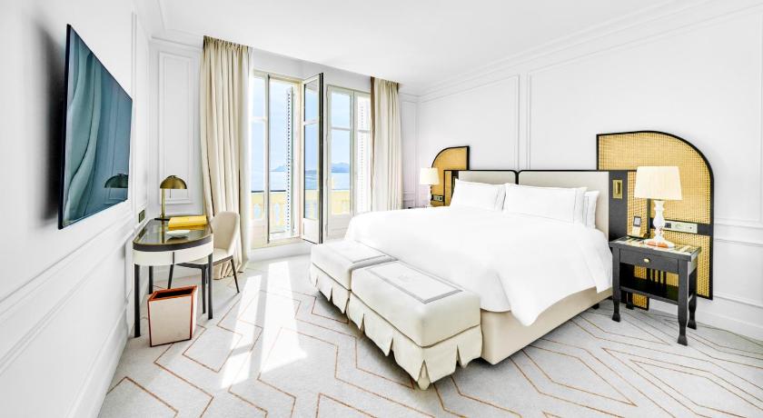Image of 1 King Premium Sea View Balcony 0