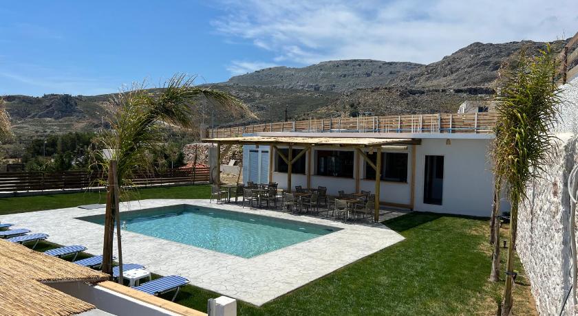 Grande Blue Suites with private bay photo
