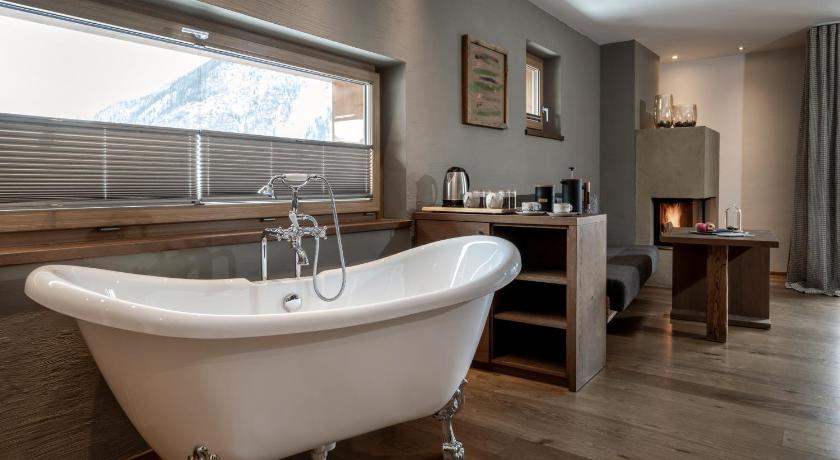 Image of Suite with Balcony 2