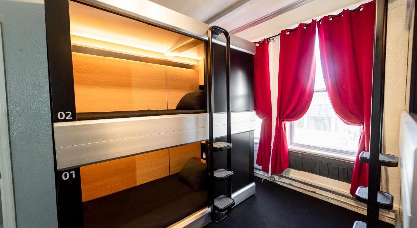 Imagen de 1 persona en dormitorio compartido de 4 cápsulas - Solo hombres (1 Person in 4-Capsule - Male Only) 3