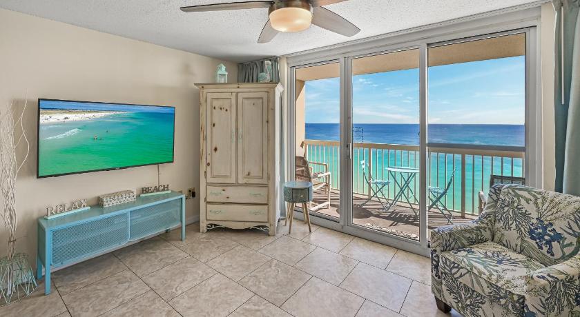 Image of Apartment with Sea View 3