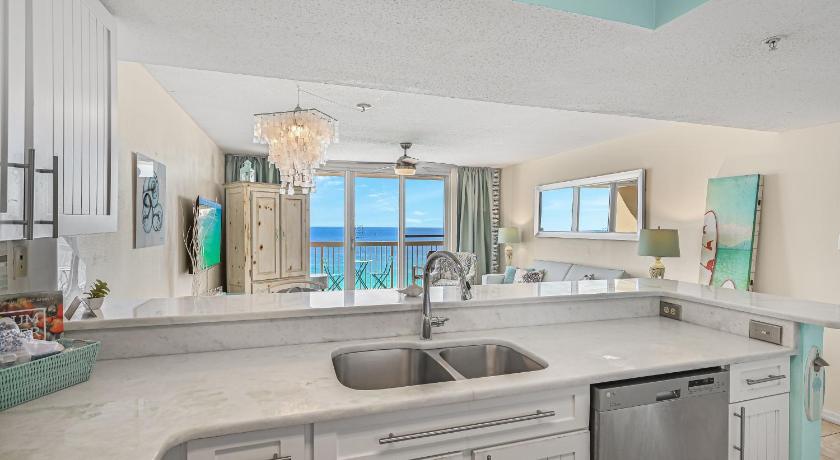 Image of Apartment with Sea View 14
