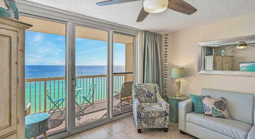 Image of Apartment with Sea View 4