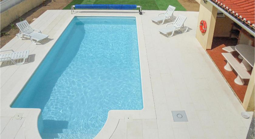 Beautiful Home In Ventosa Do Mar With 4 Bedrooms, Outdoor Swimming Pool And Swimming Pool photo