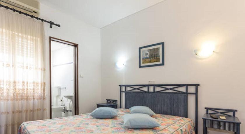 Residencial Miramar — Hotel in Quarteira