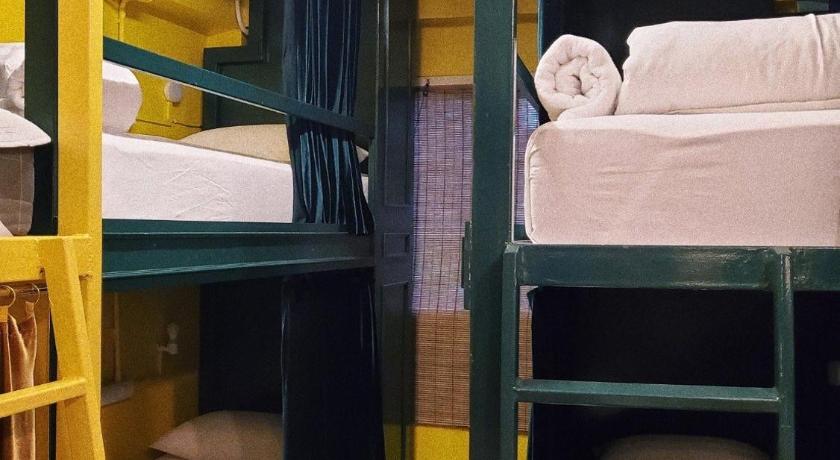 รูปของห้องพักรวมชายหญิงแบบ 6 เตียง (6-Bed Mixed Dormitory Room) 2