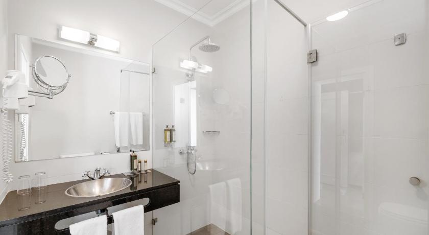 Image of Superior Twin/Double Room with Sea View 2