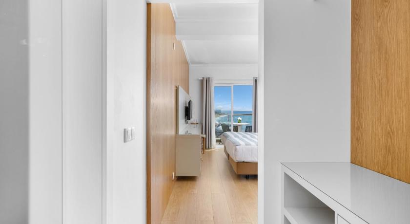 Image of Superior Twin/Double Room with Sea View 6