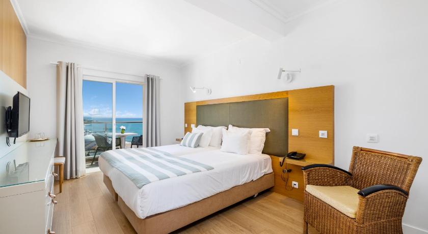 Image of Superior Twin/Double Room with Sea View 3