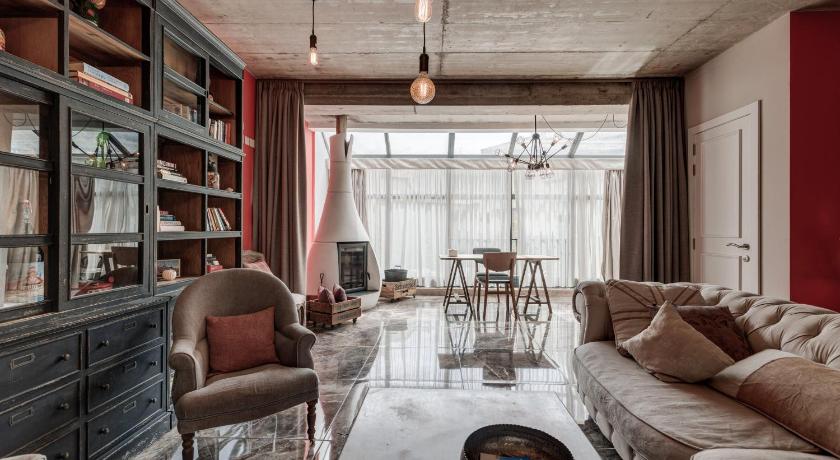 Talbot and Bons Deluxe Studio Flat