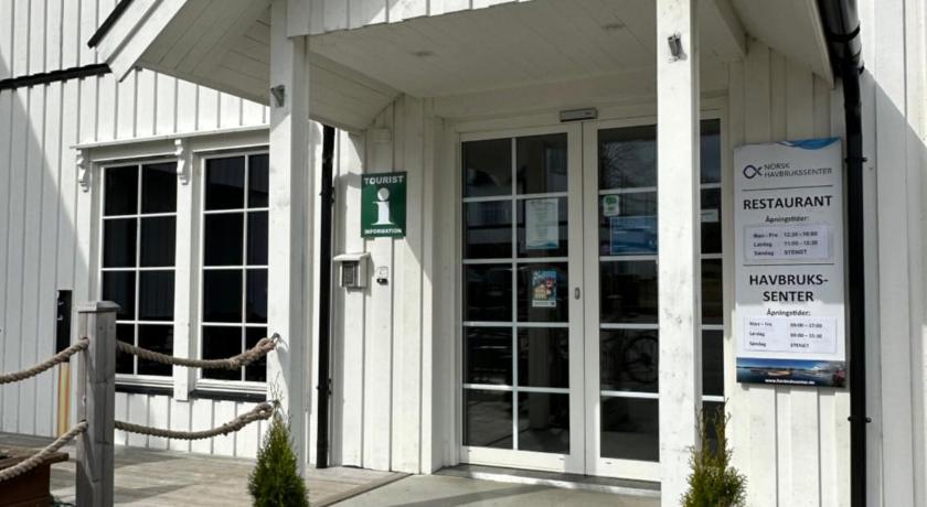 ブロンネースン Norsk Havbrukssenter - Rorbuer 3つ星 ホテル 外観
