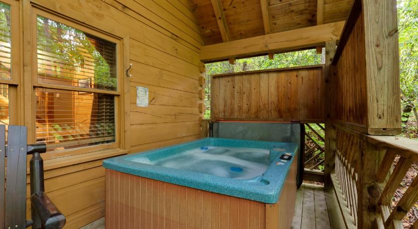 Above Ole Smoky’s Clouds, 1 Bedroom, Hot Tub, WiFI, Pets, Sleeps 4 photo