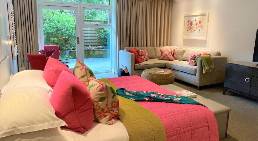 Image of Luxury Garden Suite 7