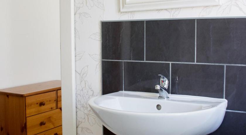 ムルー Valfrescos - Lac de Guerledan 3つ星 ホテル プール