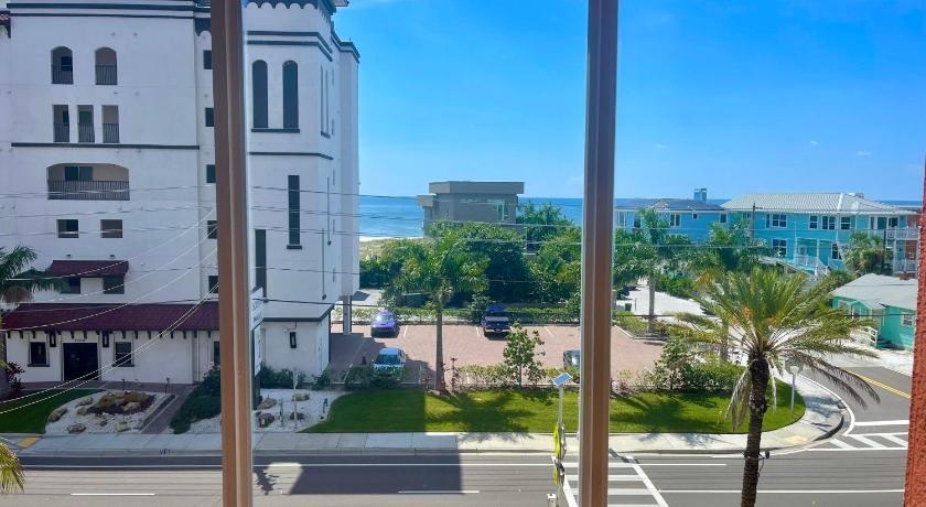 Madeira Bay Resort — Hotel in Madeira Beach (FL)