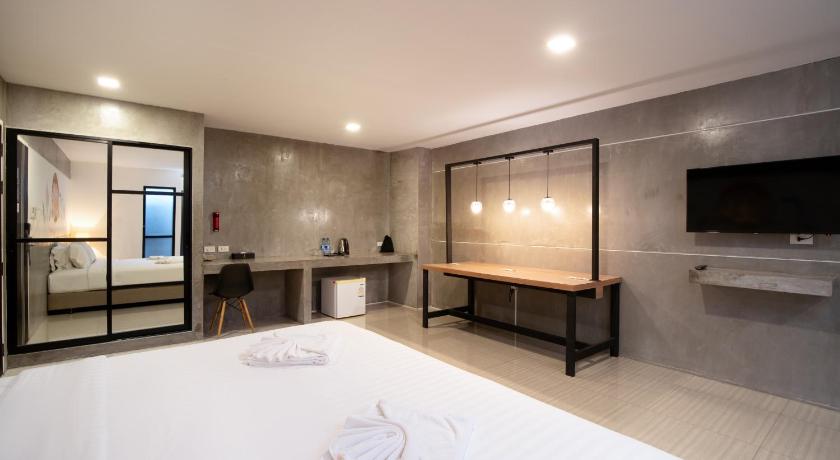 Image of Deluxe Triple 9