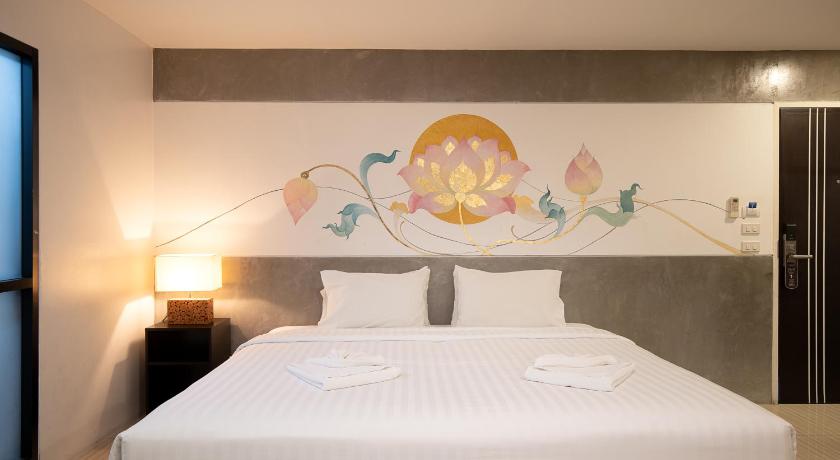 Image of Deluxe Triple 11