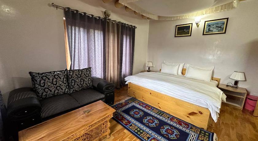 Raku Guest house photo