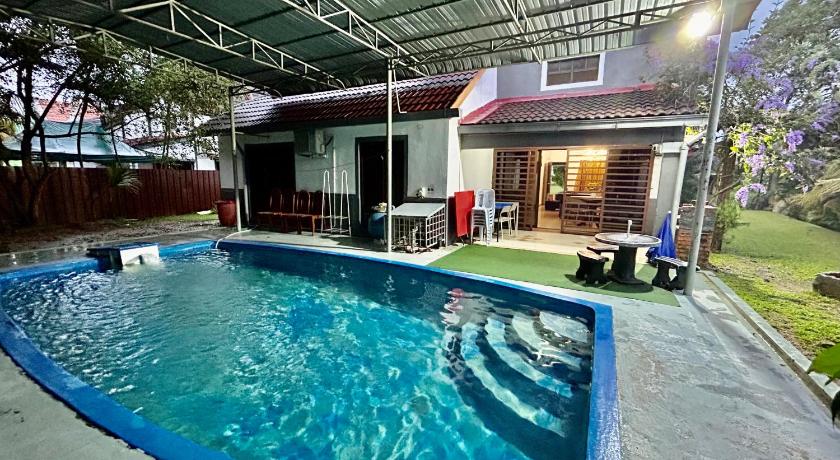 Leon villa BBQ karaoke  POOL SNOOKER A Famosa  photo