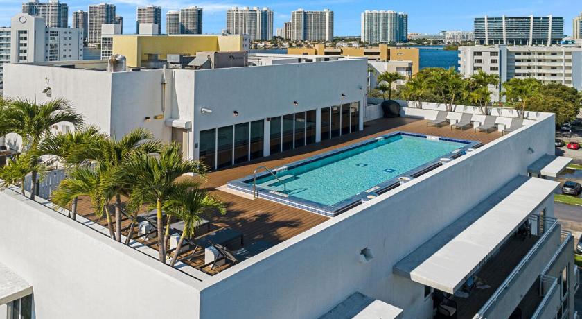 Roami at Sunny Isles photo