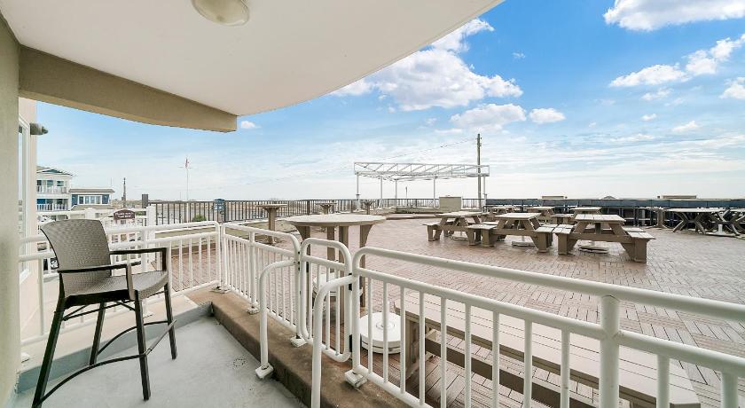 Montreal Beach Resort photo