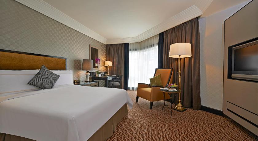 Image of Deluxe Room With One King And Single Bed 0