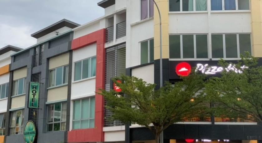 Clover Hotel - image 12