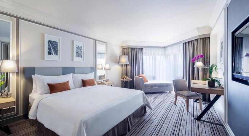 Image of Club Room with One Queen Bed 1