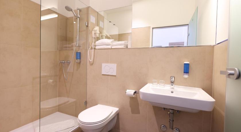 Komfort szoba kétszemélyes ággyal - erkéllyel (Comfort Double Room with Balcony) fotója 2