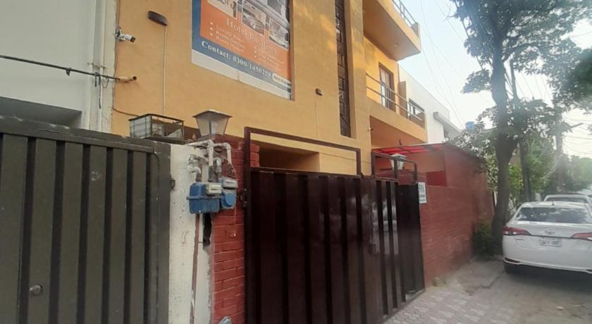 Hotel Royal Rose – Lahore, WI