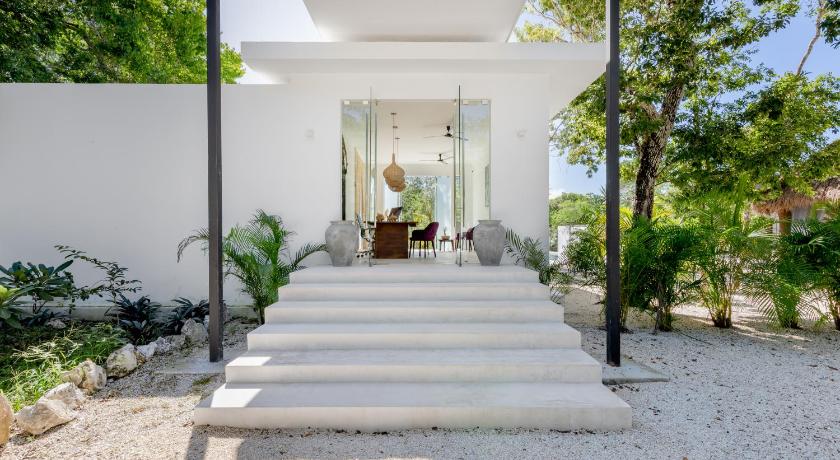 Jungle Lodge Boutique Hotel - Adults Only photo