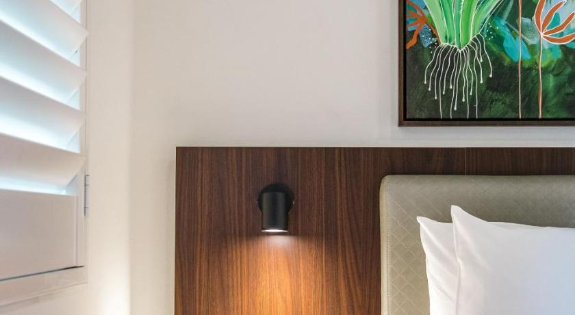 รูปของห้องพักโรงแรมระดับมาตรฐาน (Standard Hotel Room) 7